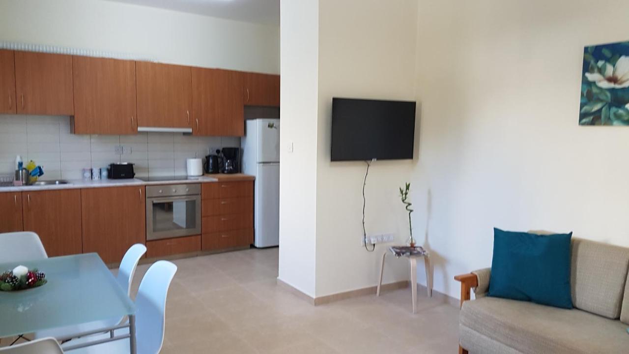 Kerynia Apartments Пафос Екстериор снимка