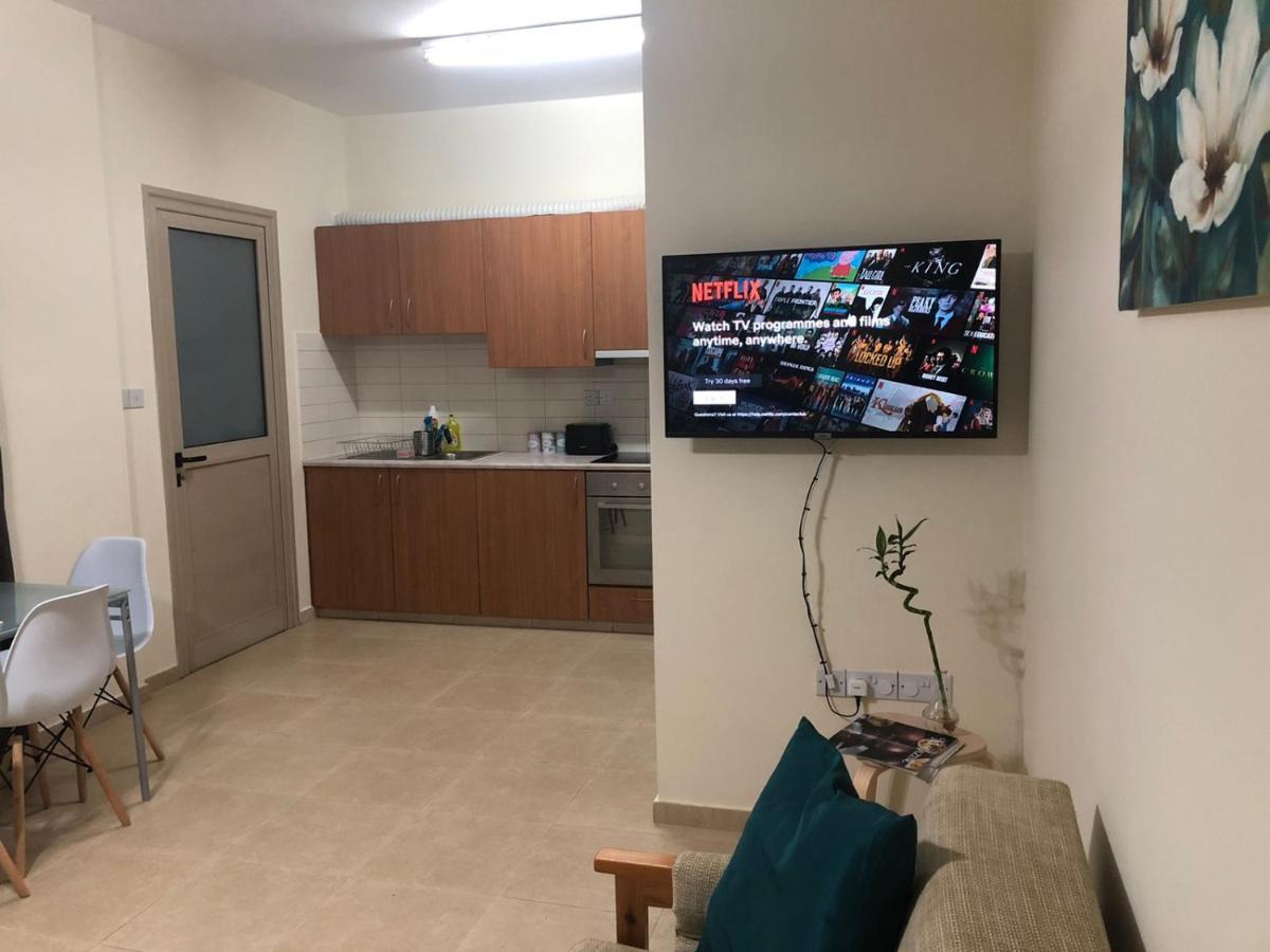 Kerynia Apartments Пафос Екстериор снимка
