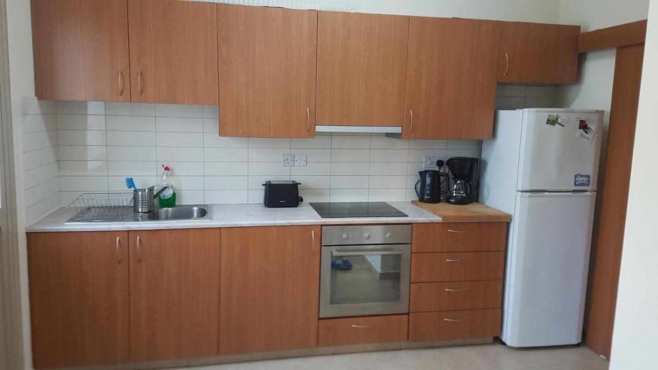 Kerynia Apartments Пафос Екстериор снимка