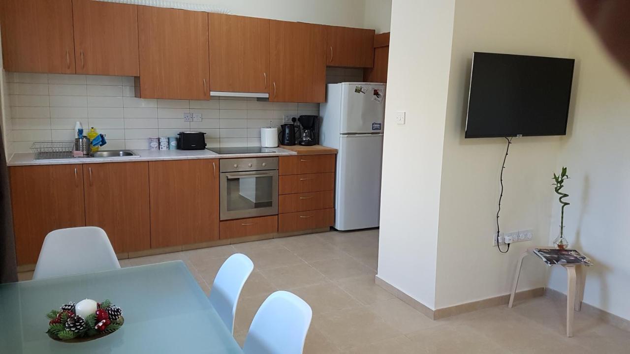 Kerynia Apartments Пафос Екстериор снимка