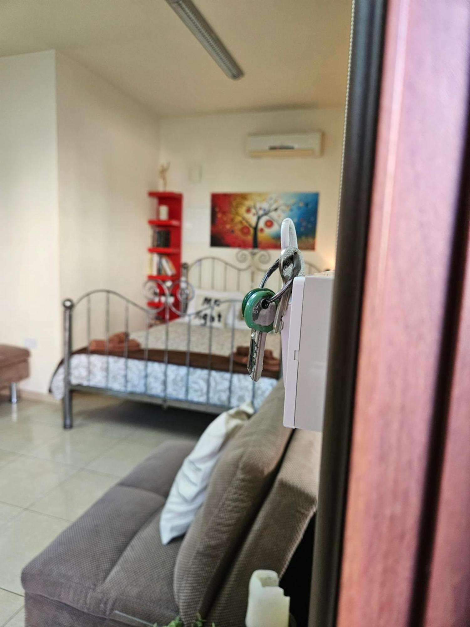 Kerynia Apartments Пафос Екстериор снимка