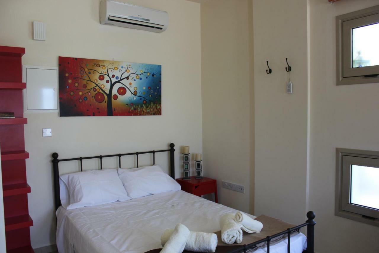 Kerynia Apartments Пафос Екстериор снимка