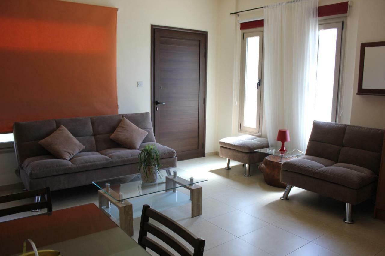 Kerynia Apartments Пафос Екстериор снимка