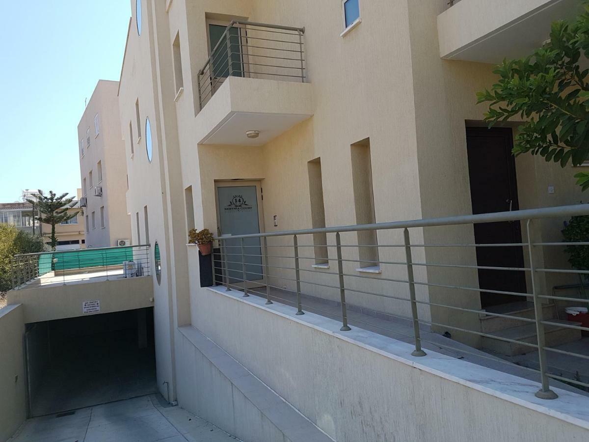 Kerynia Apartments Пафос Екстериор снимка