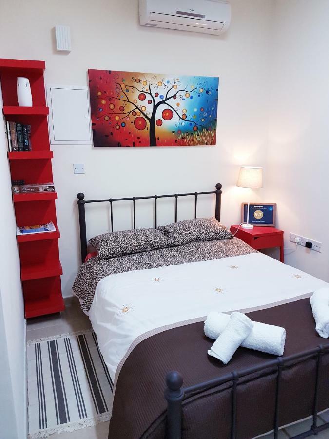 Kerynia Apartments Пафос Екстериор снимка