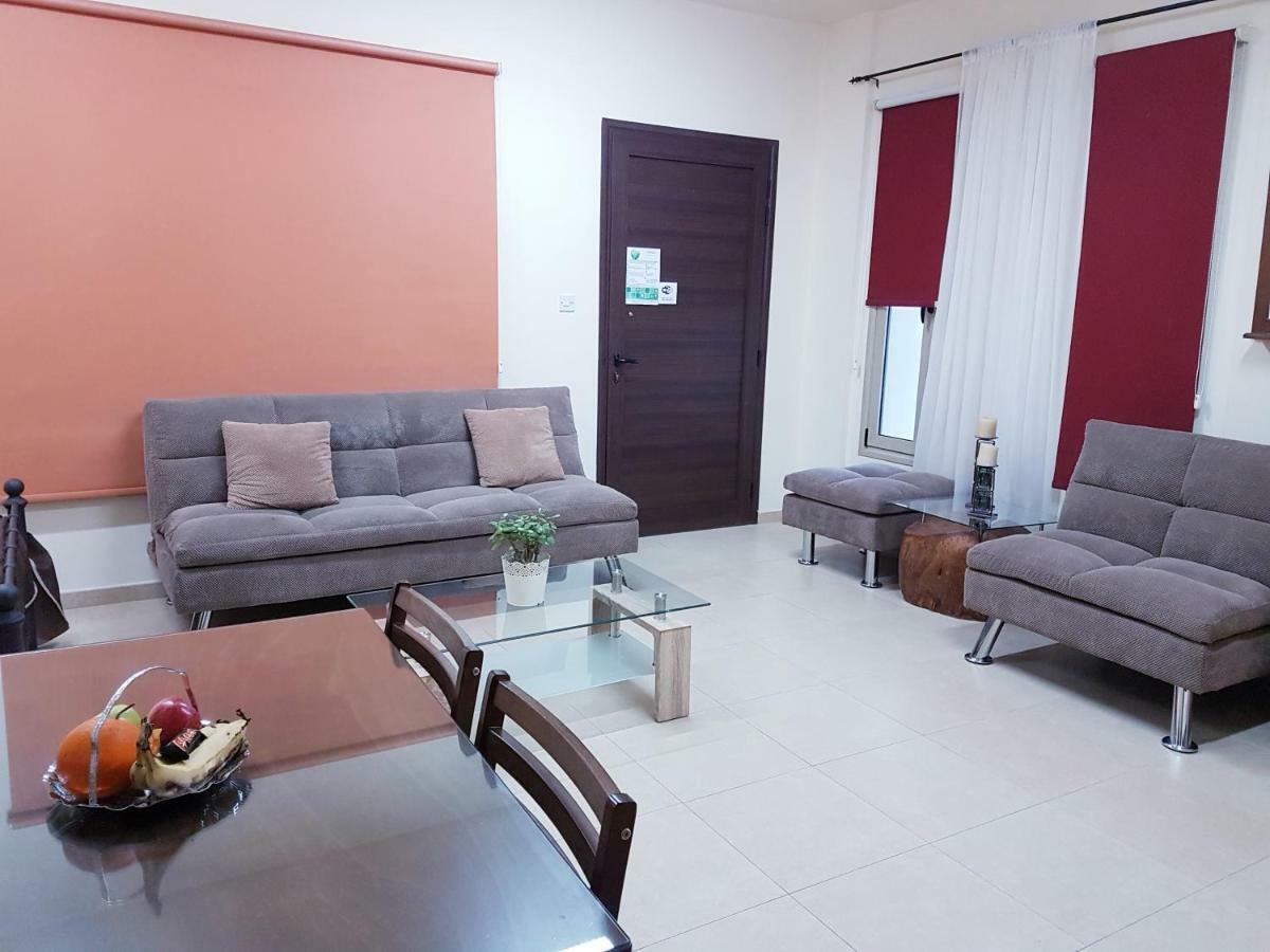 Kerynia Apartments Пафос Екстериор снимка