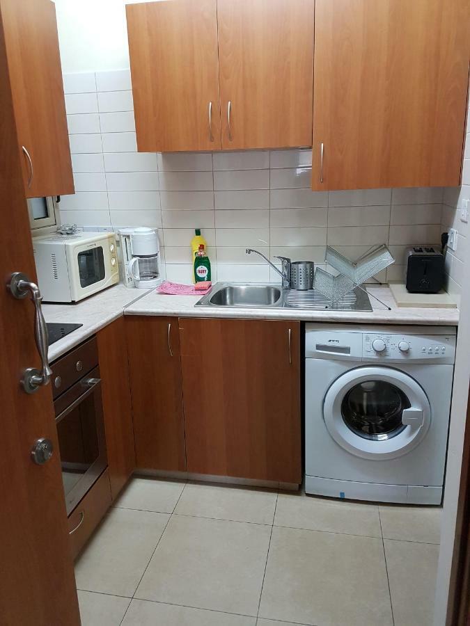 Kerynia Apartments Пафос Екстериор снимка